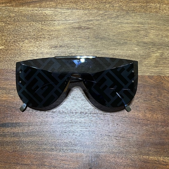 FENDI 145mm Logo Shield Sunglasses - Picture 8 of 15